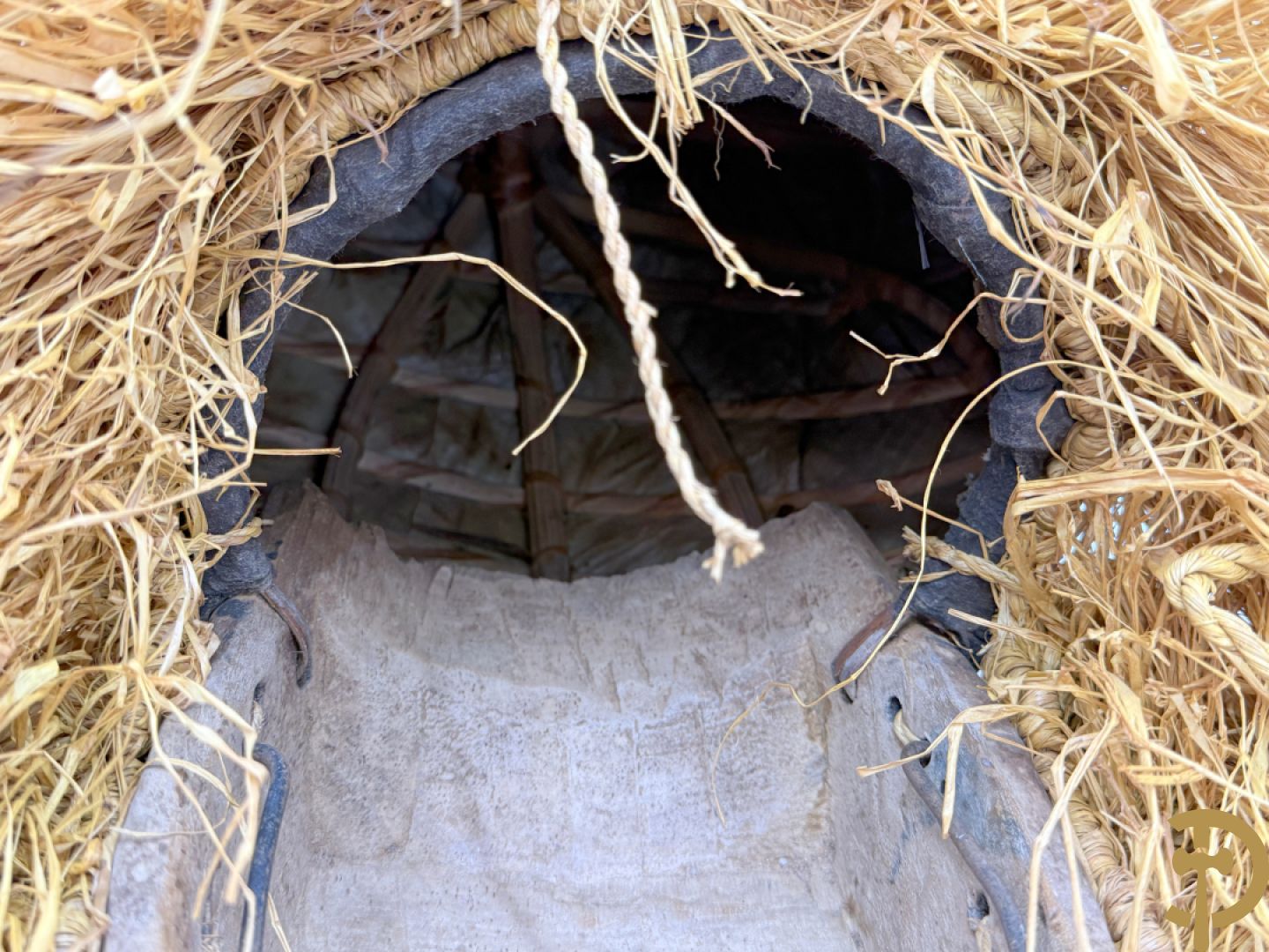 Afrikaans Yaka masker met raffia