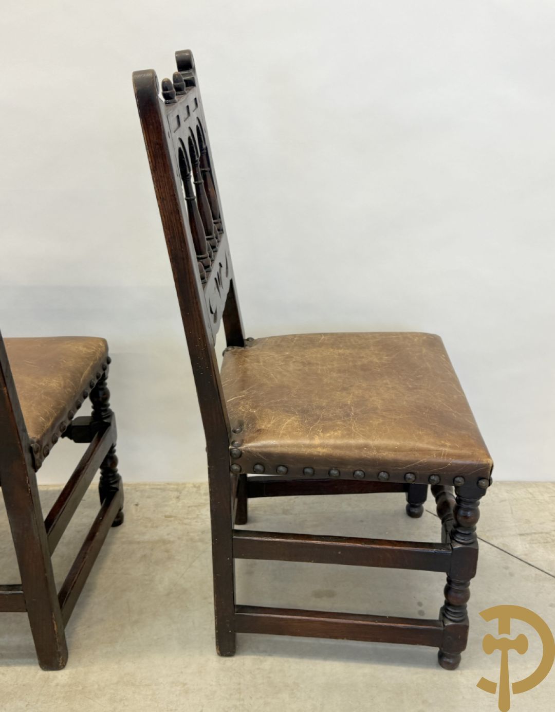 Grote massief eiken openklapbare gatelegg tafel + 6 Engelse eiken stoelen met lederen zitting