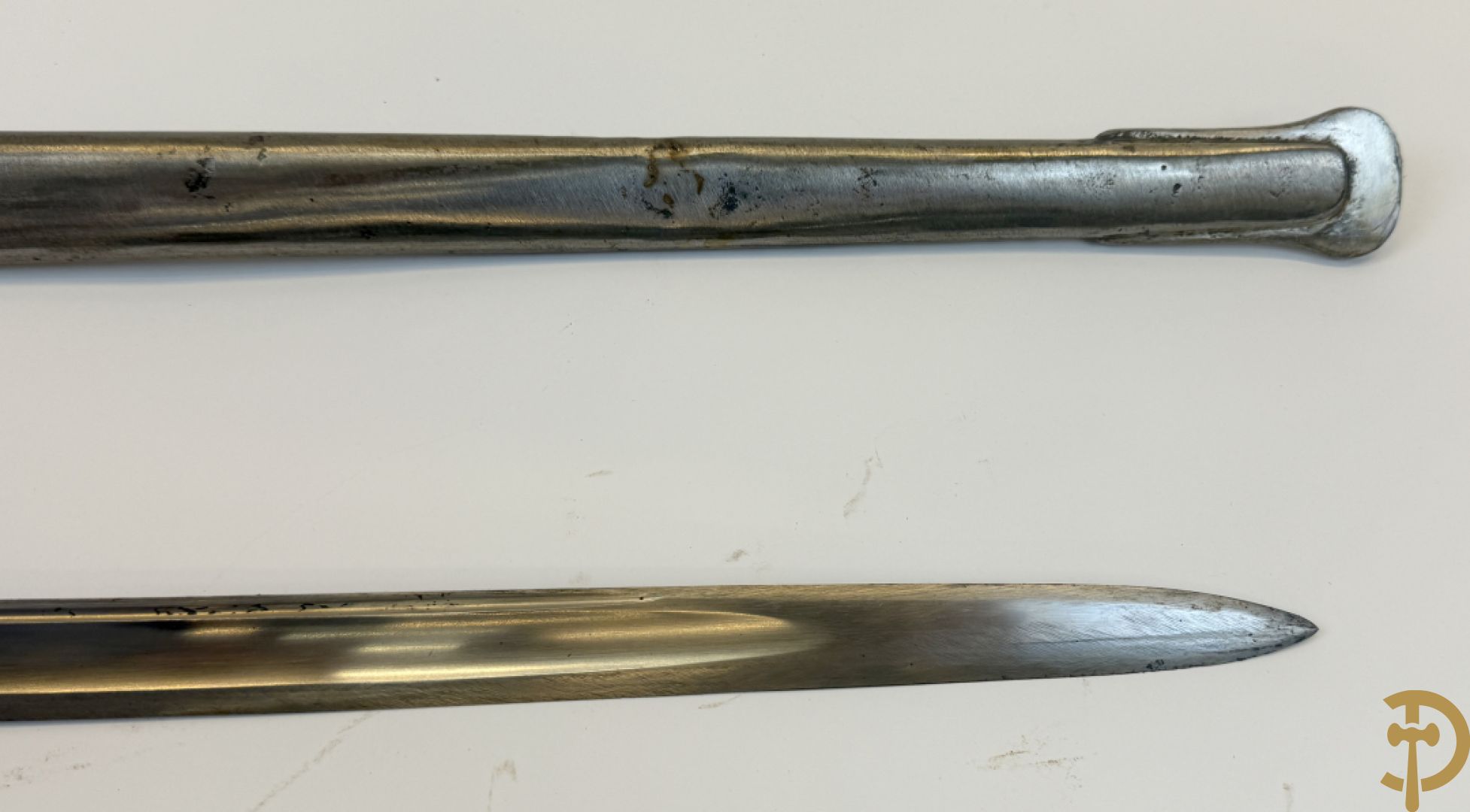 Sabel in schede van de Franse cavallerie, gemerkt op lemmet 1883