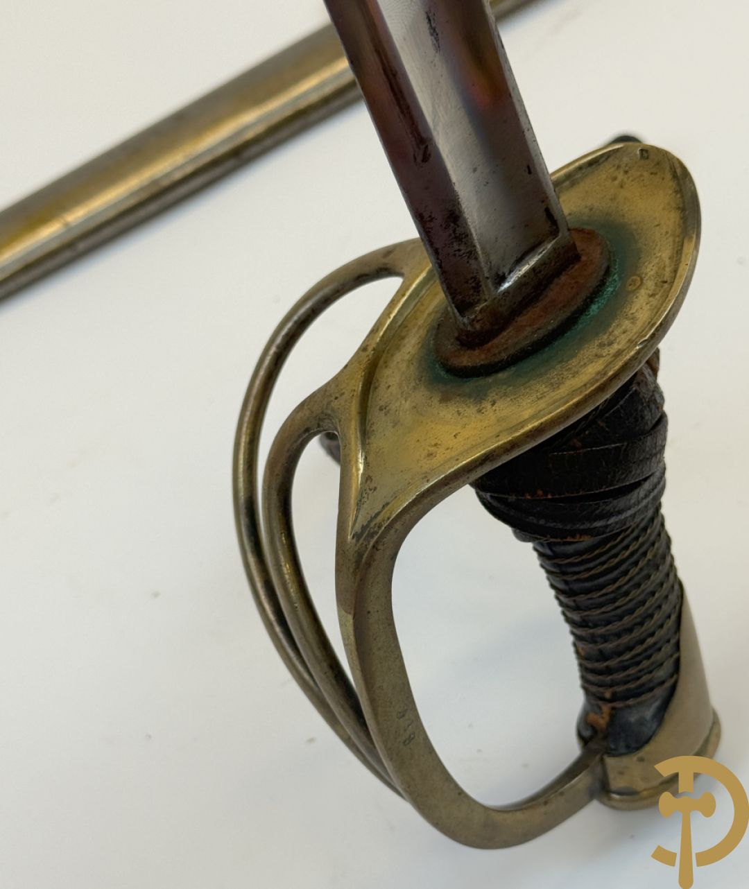 Sabel in schede van de Franse cavallerie, gemerkt op lemmet 1883