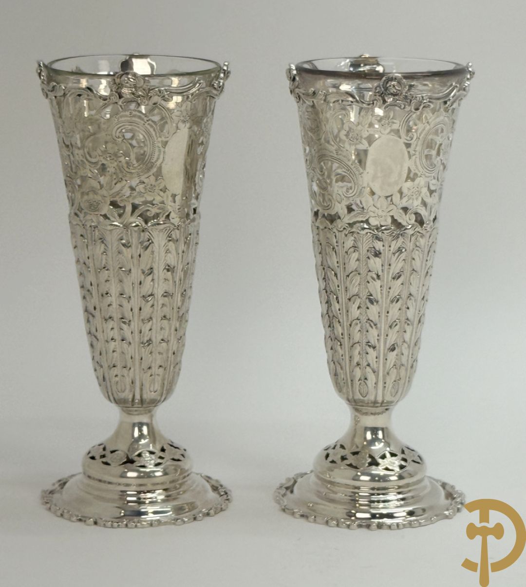 Paar pique fleurs in massief Engels zilver, Londen 1906 en 1908
