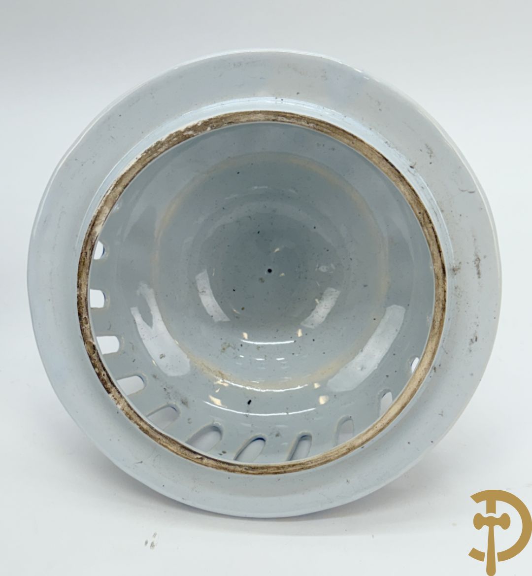 Dekselpotiche in geglazuurde keramiek, Rouan, onderaan gemerkt MD/E (Masse-Frères te Dèvres), bewerkt met cherubijnenkopjes opzij, rond 1900