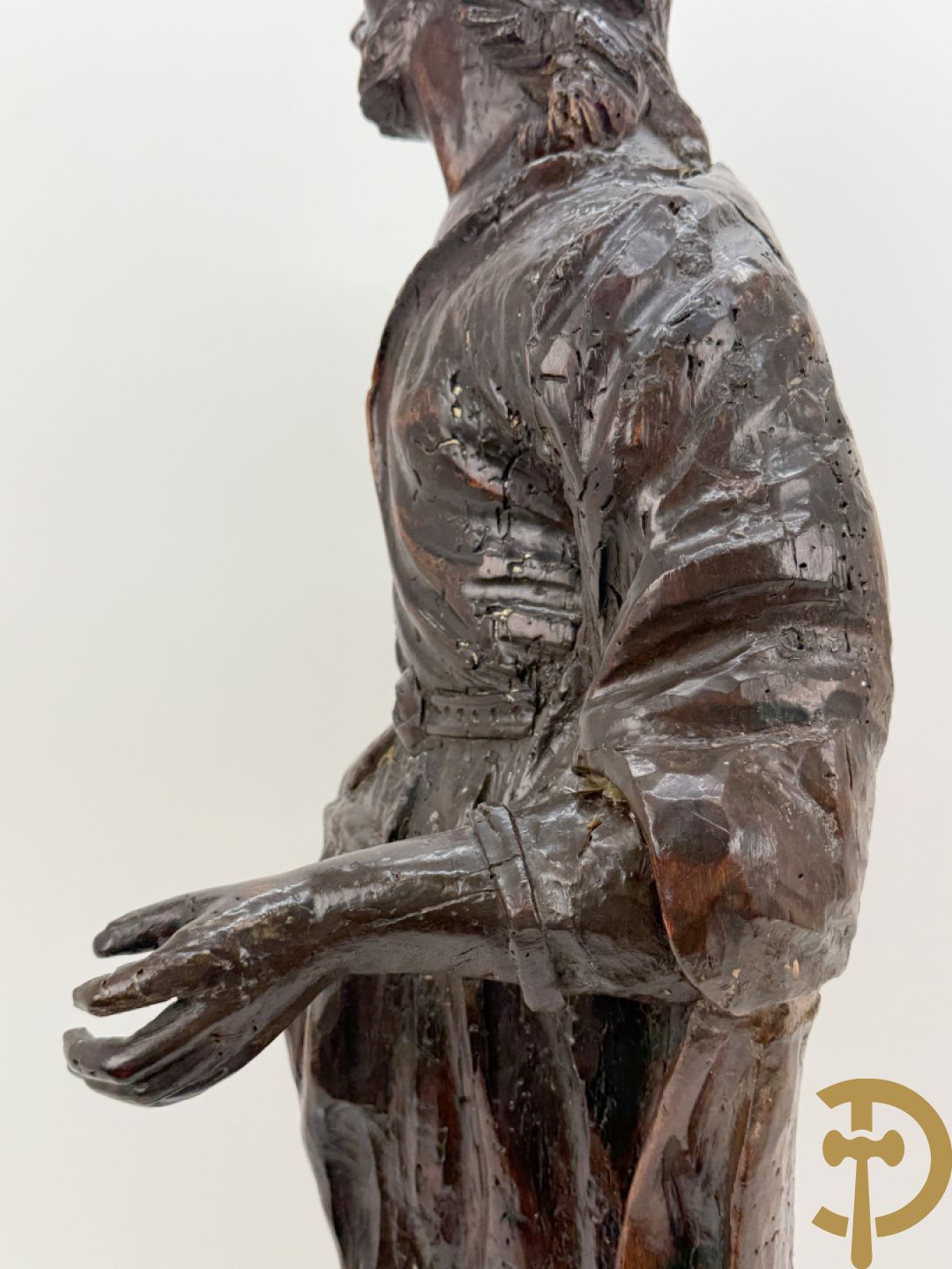 Houtgesculpteerde antieke religieuse voorstelling van evangelist, 18e