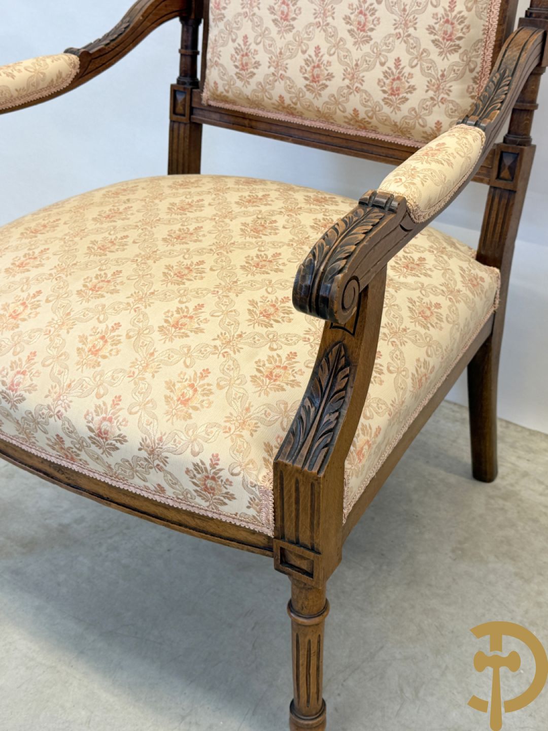 Louis XVI salonensemble bestaande uit canapé, 2 armzetels en 4 stoelen