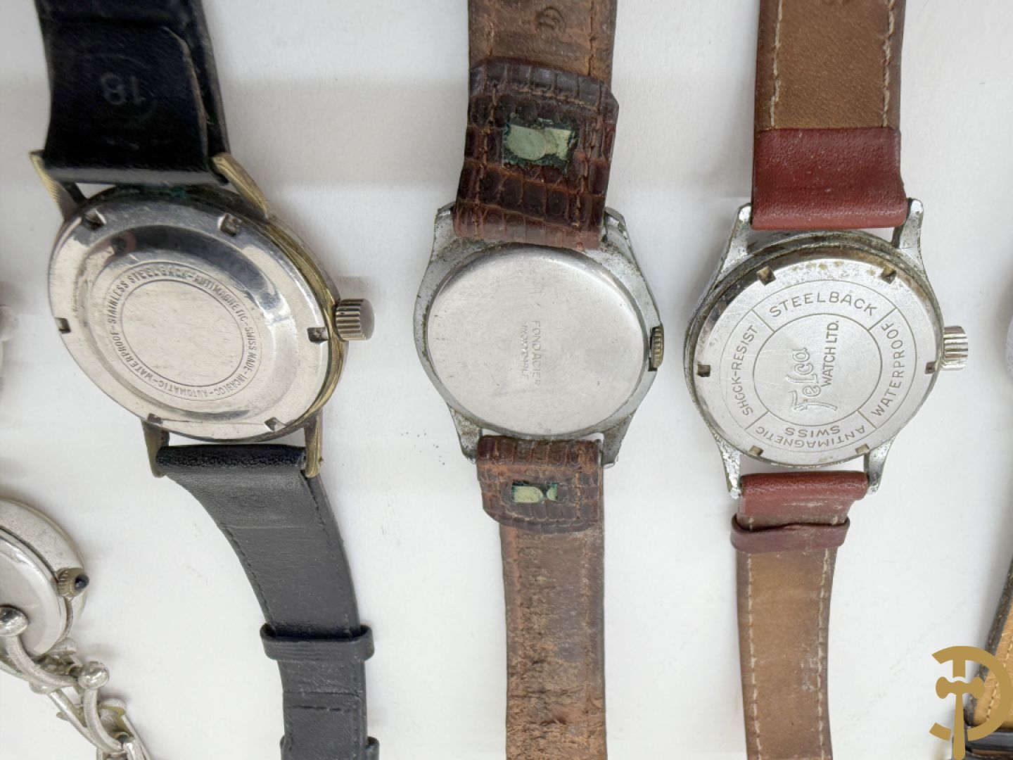 Zeventien vintage dames- en heren polsbandhorloges + 2 binnenwerken