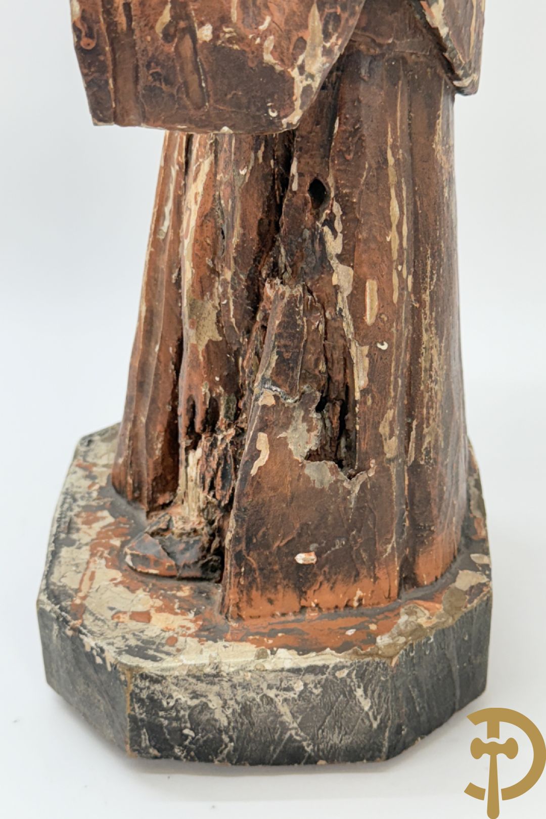 Volkse houtsculptuur van Sint Antonius