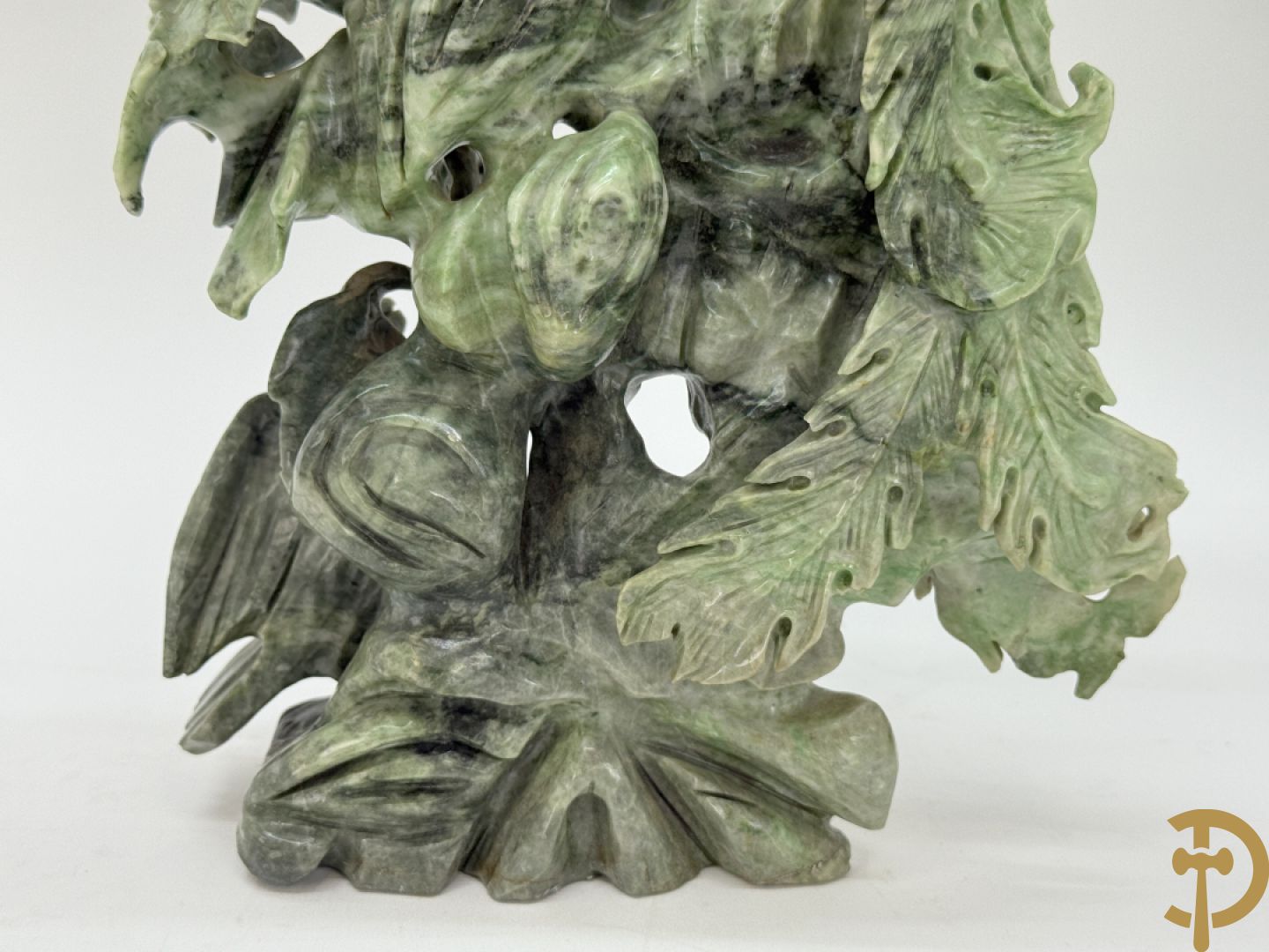 Paar Aziatische sculpturen met fenixen en pioenrozen