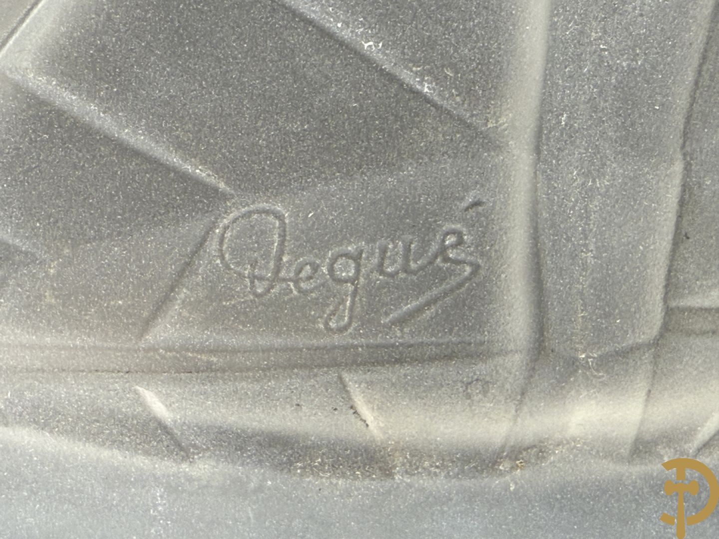 Art Deco pate de verre coupe met gestyleerd bloemenmotieven, Degué getekend, gemerkt nummer 557