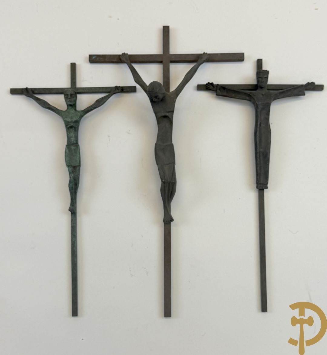 VAN DER DONCKT getekend : Lot bronzen religieuse beeldjes en corpussen
