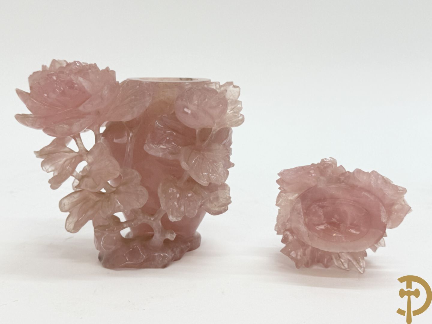 Brule parfum met bloemenmotieven in quartz + brule parfum in jadeiet + brule parfum met salamanders