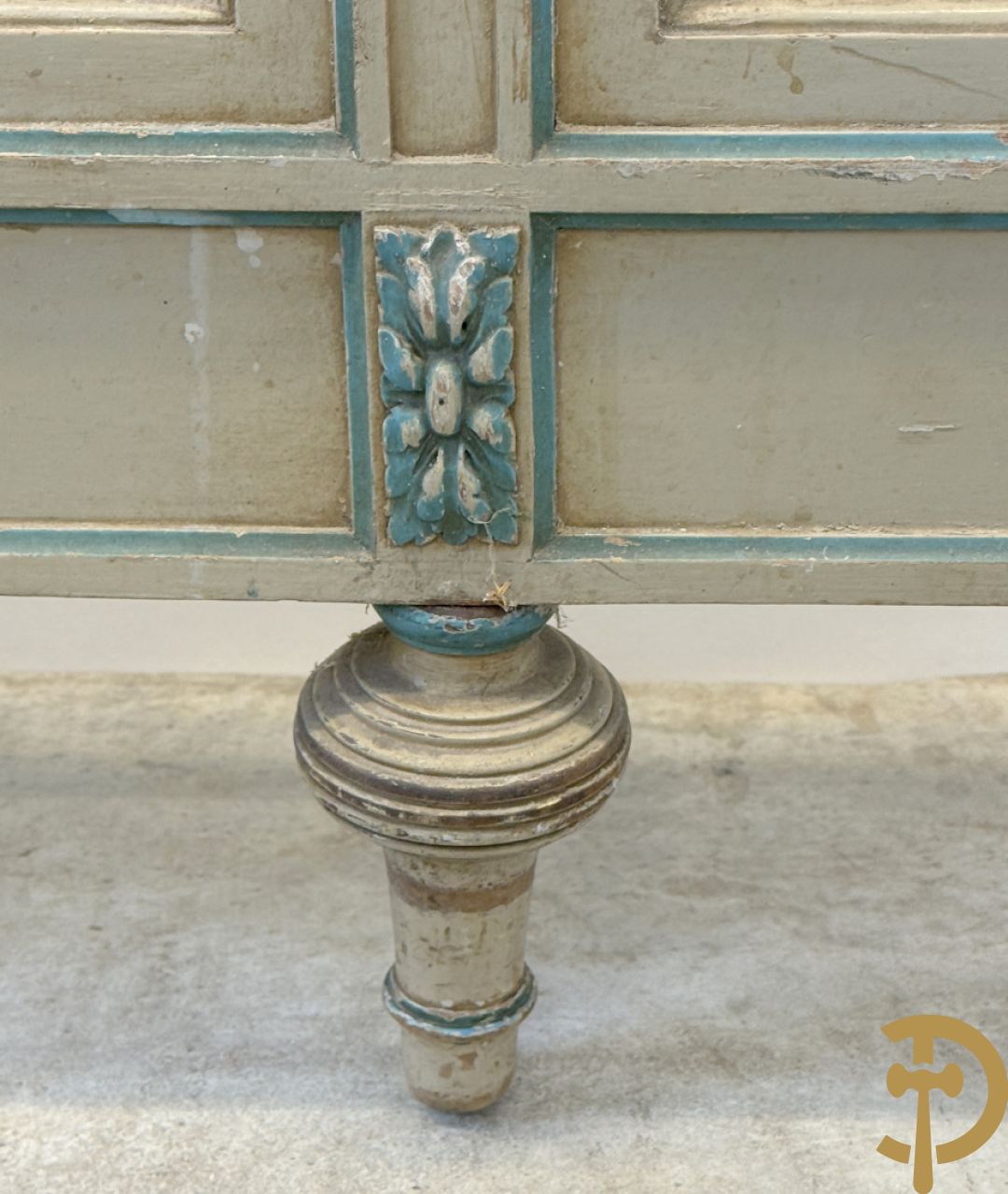 Gepatineerd Louis XVI bed met cannage en guirlandes + 2 muurconsoles met cannage en marmeren blad