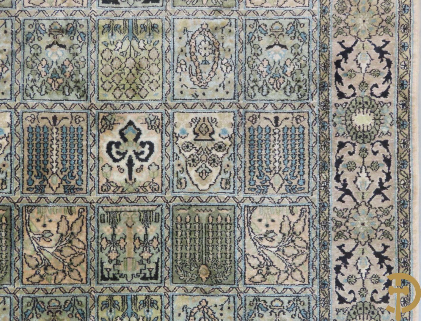 Oosters handgeknoopt Perzisch tapijt