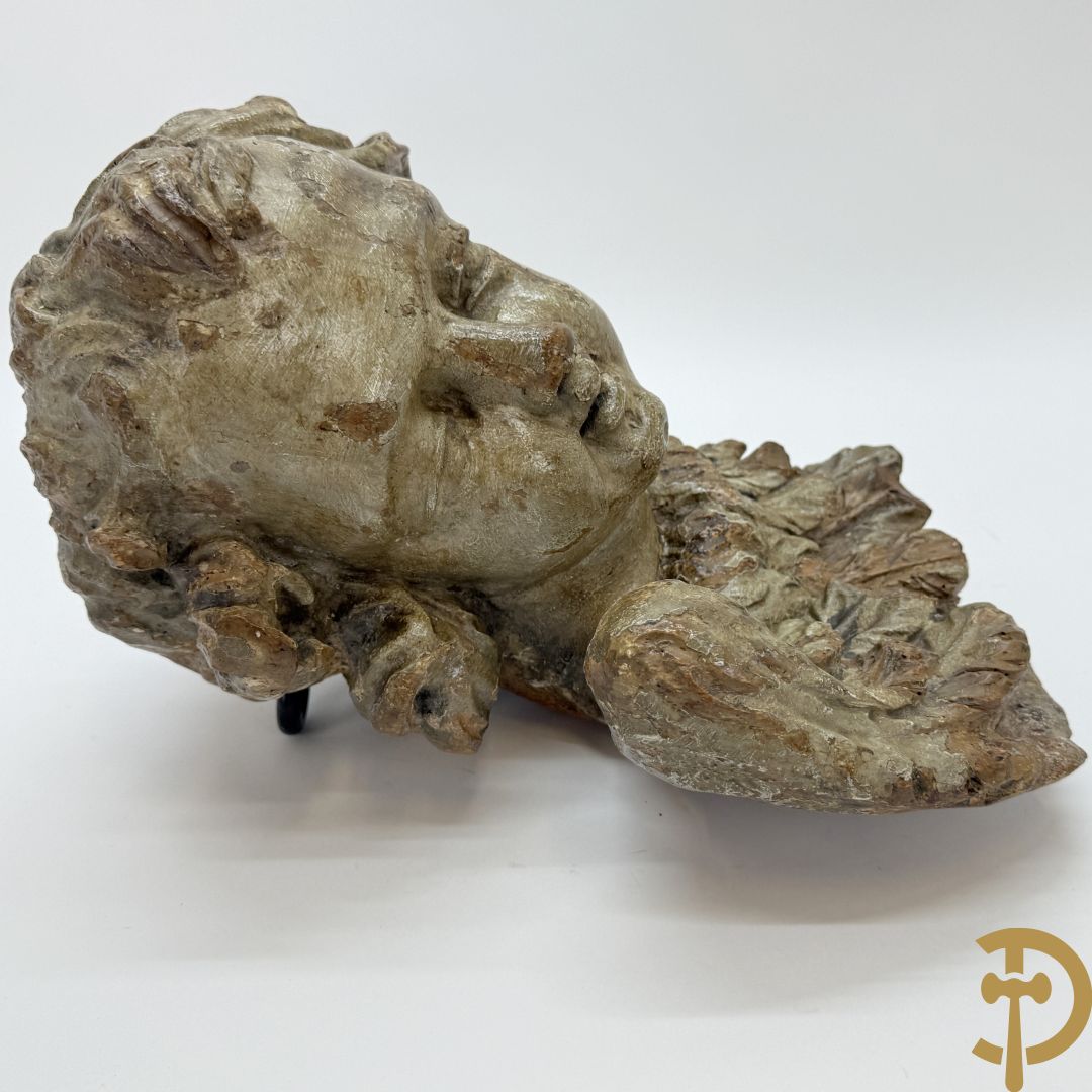 Houtsculptuur van gepolychromeerd engelenhoofd + engelenhoofd + sculptuur van accanthusrank