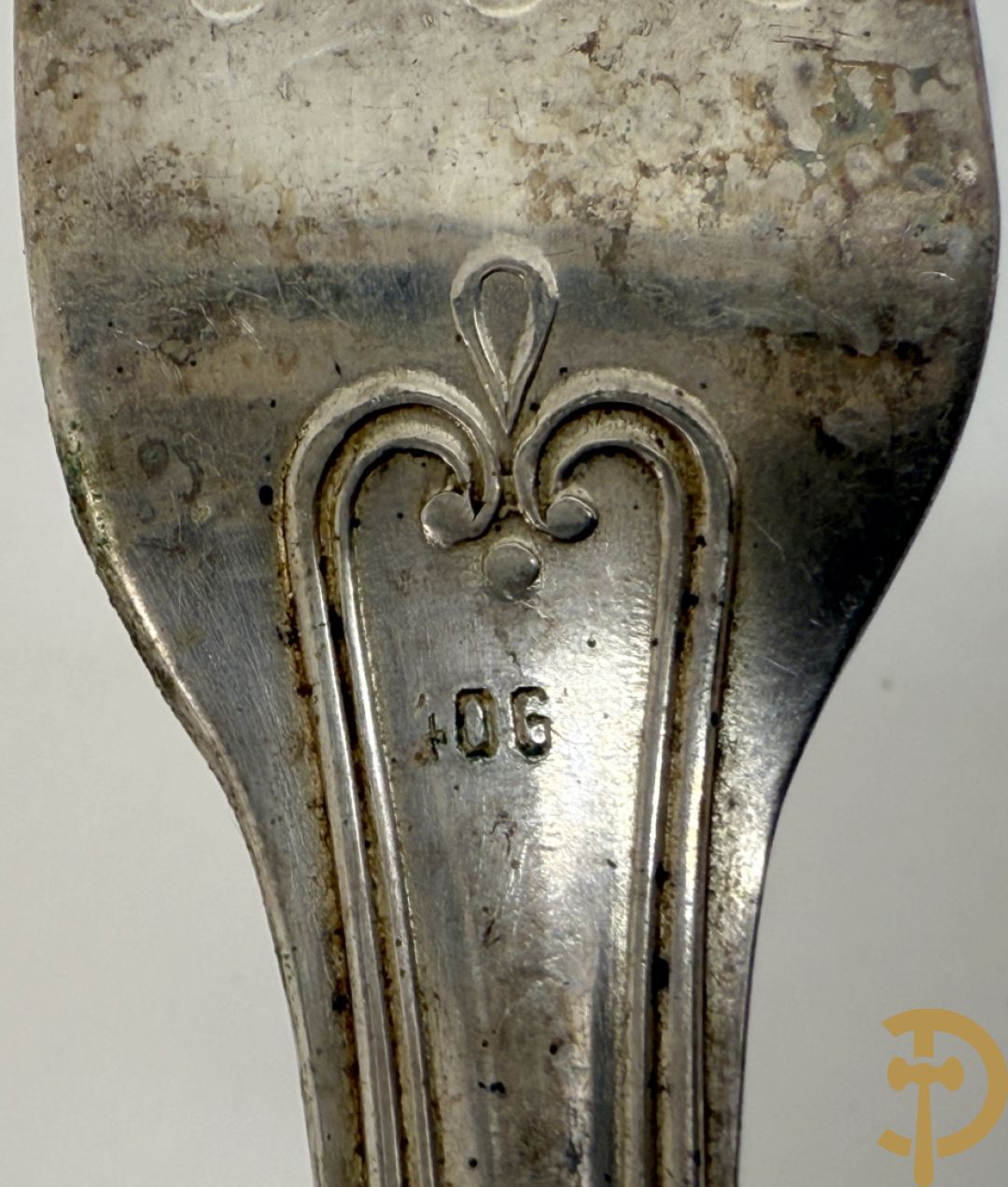 Verzilverd bestek Louis Philippe bestaande uit lepels, vorken, koffielepels en vorken + 3 sets porte couverts van o.a. Vossen