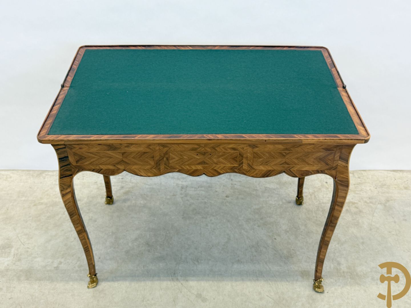 Gemarketteerd openklapbaar/kantelbare speeltafel op bronzen sabots