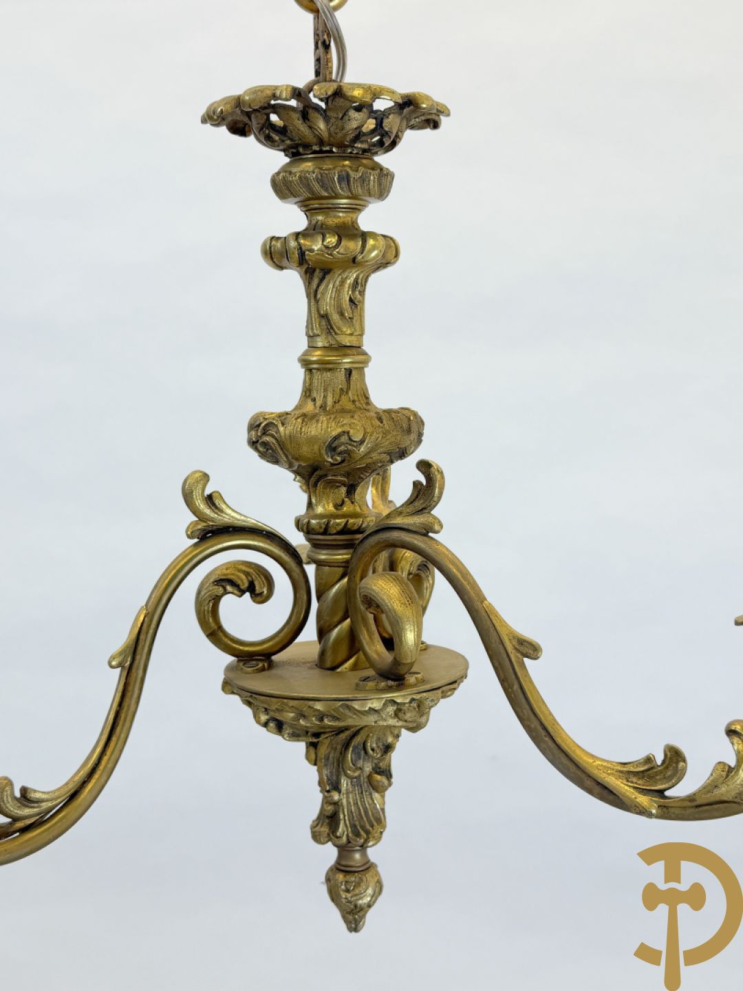 Bronzen drie armige luchter met accanthusranken, Louis XV stijl
