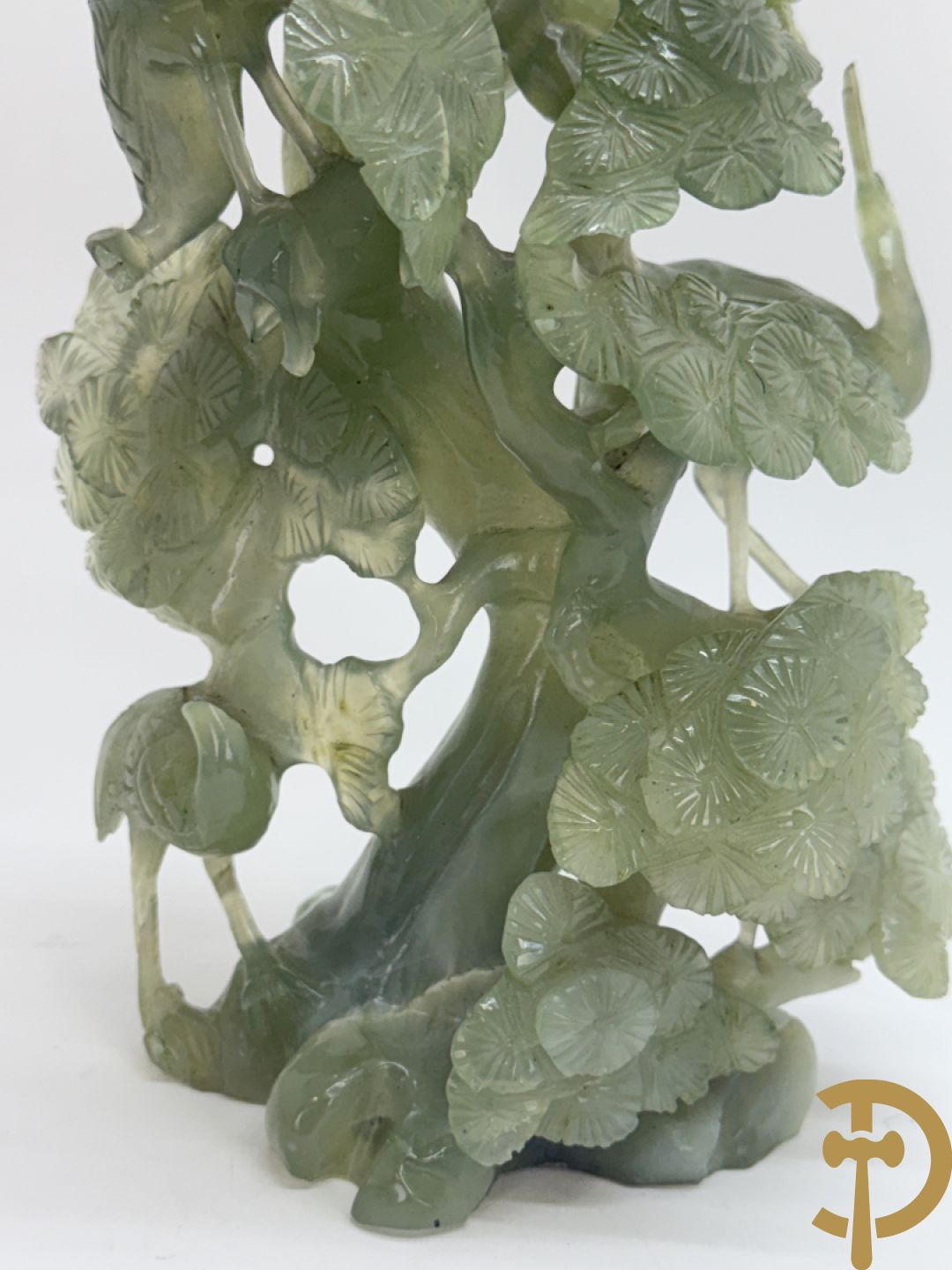 Jadeiet sculptuur van boom met vogels + koppel vogels op bloemen in jadeiet + 2 vogels op tak in jadeiet