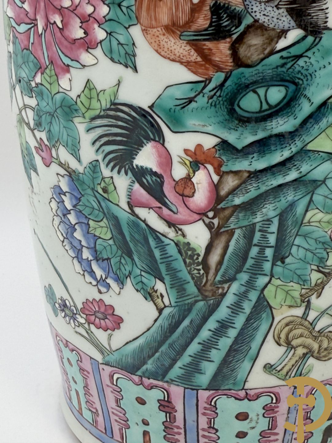 Chinese porseleinen vaas met decor van hanen en bloemen