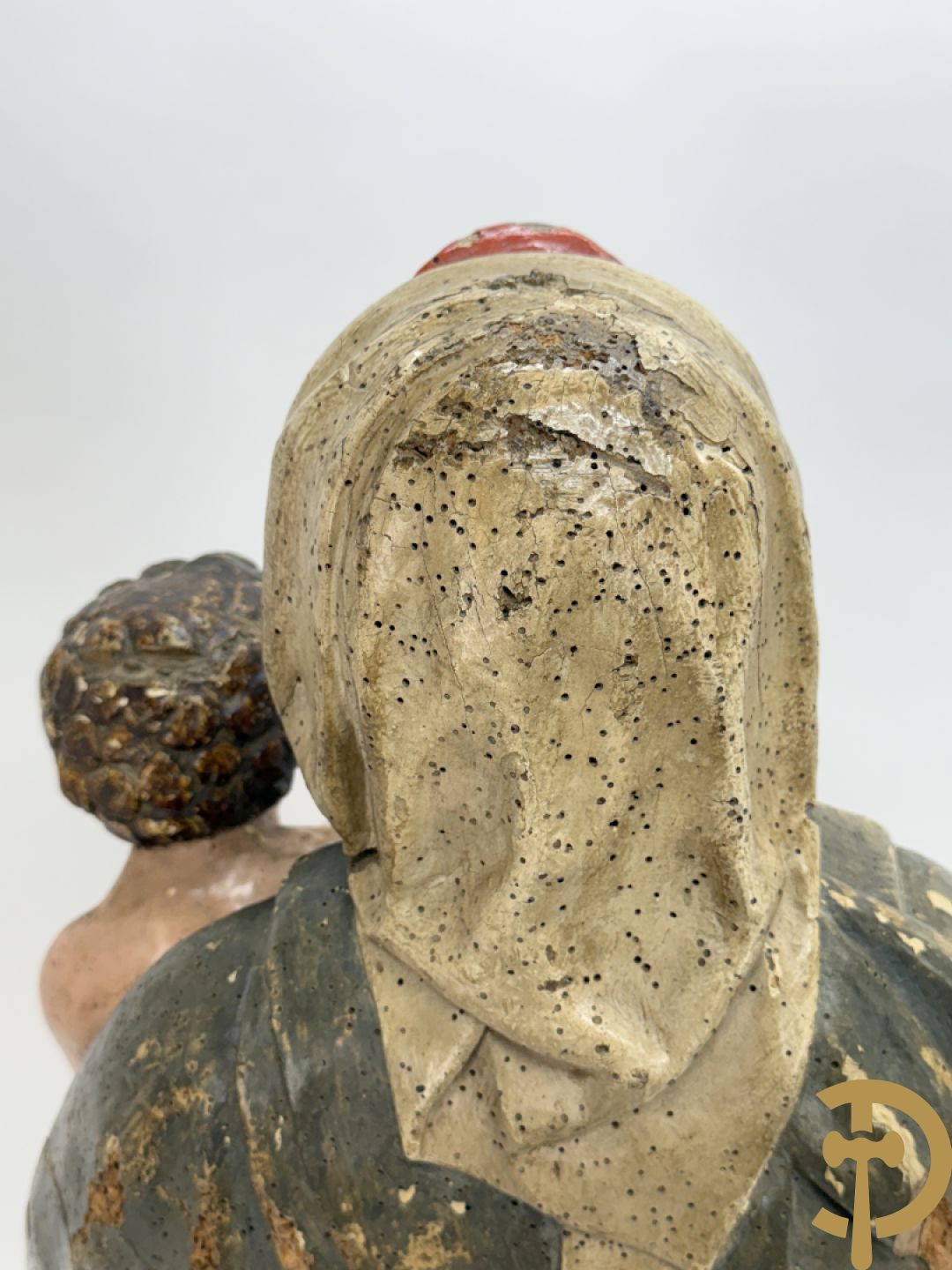 Gepolychromeerde houtsculptuur Madonna met rode jurk en kind, 18e