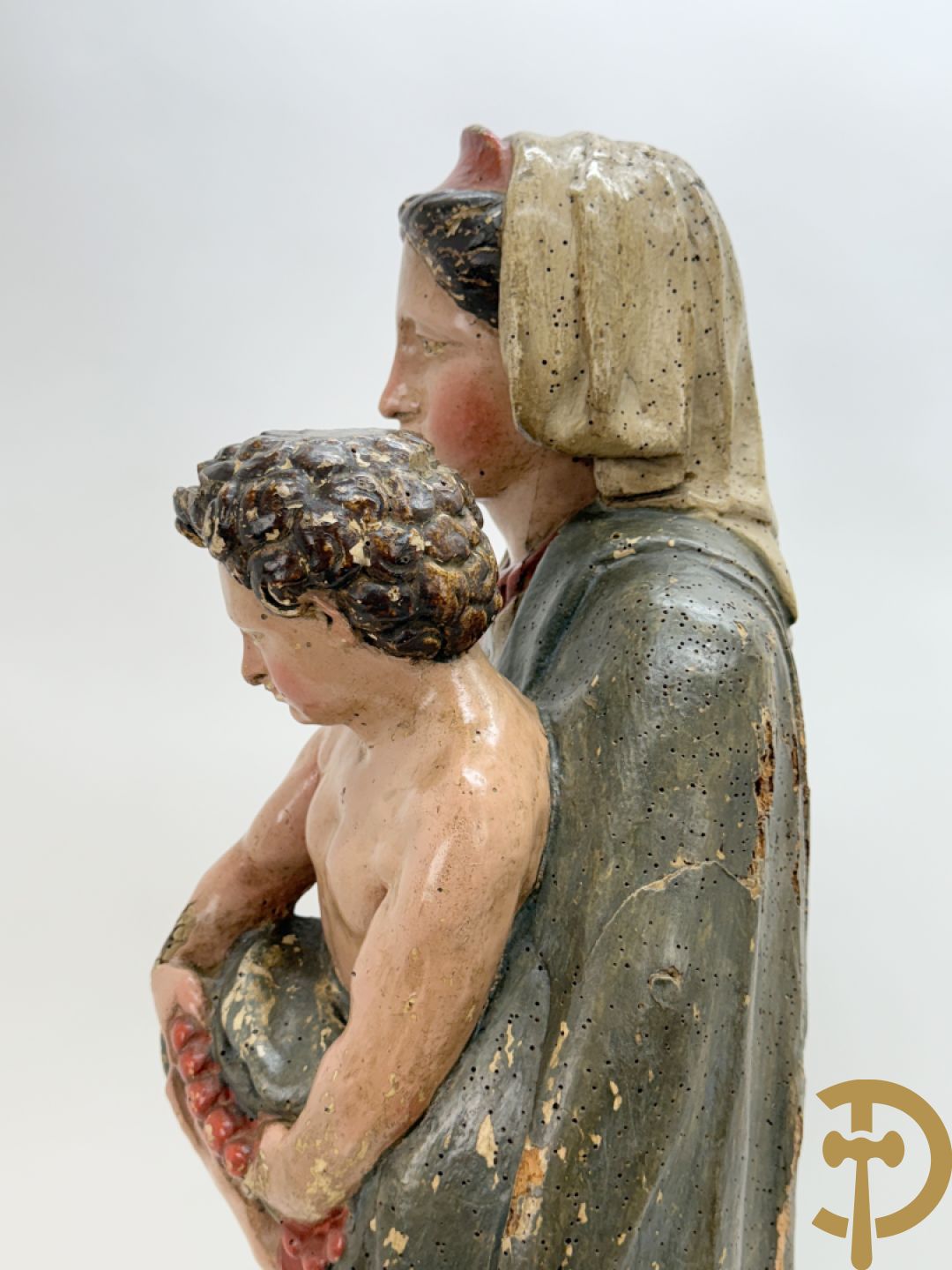 Gepolychromeerde houtsculptuur Madonna met rode jurk en kind, 18e