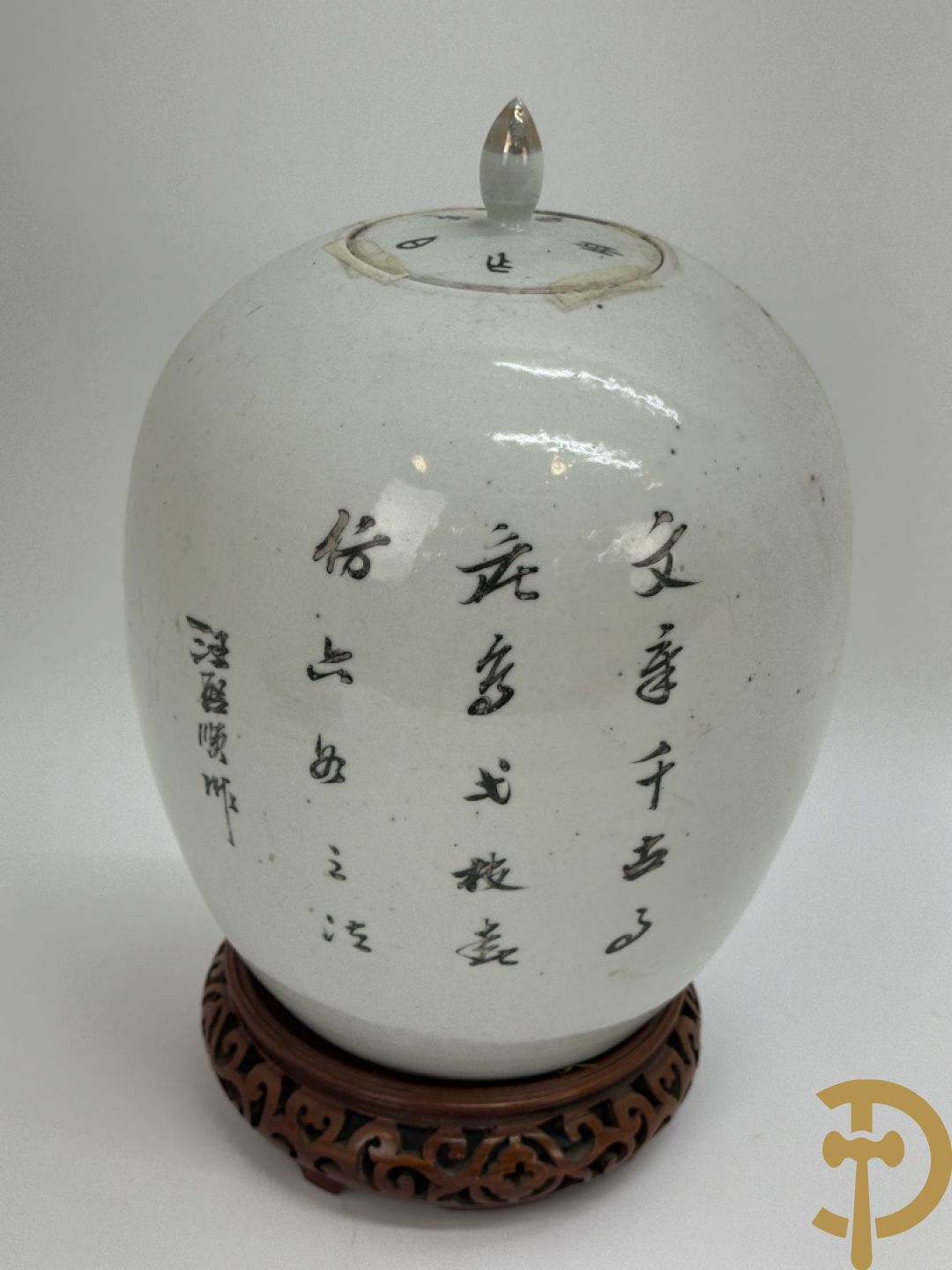 Chinese porseleinen ballustervormige vaas, King Long  + 2 porseleinen bordjes met bloemendecor + 2 bordjes met vazen- en bloemendecor + kopje en schoteltje Imari + dekselpotiche met vogel en bloemendecor