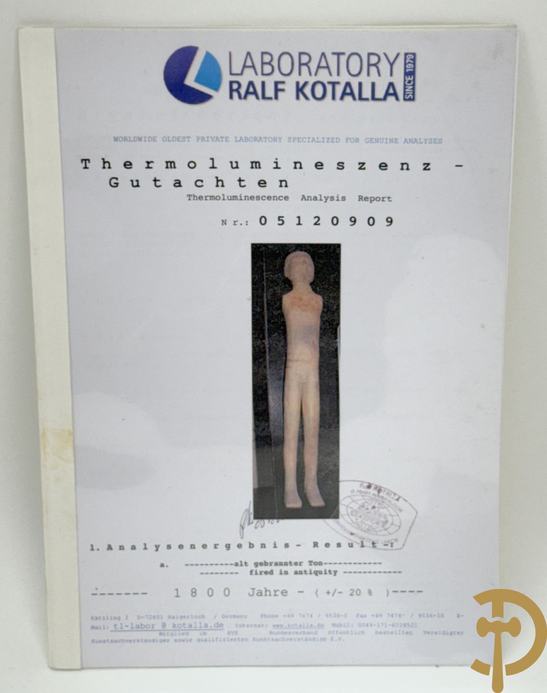 Terra cotta figuur van een Chinese staande man, Han dynastie, tussen 202 voor Christus en 240 na Christus, grafvondst uit Xian bij aanleg van de luchthaven
