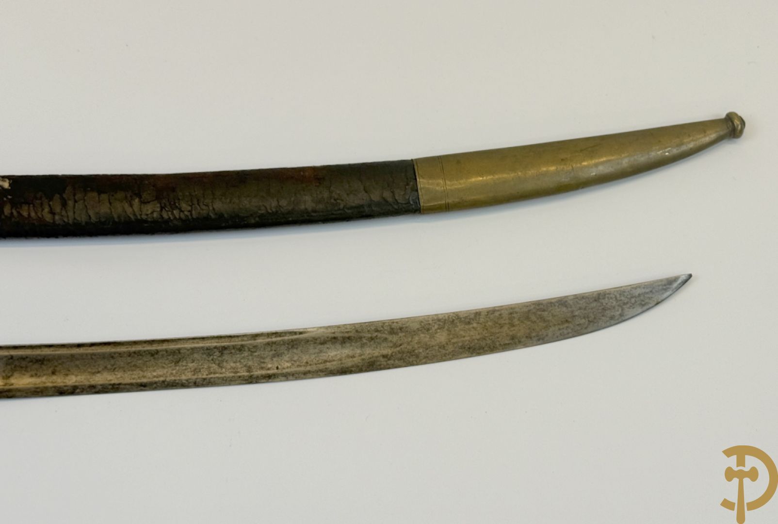 Franse infanterie sabel in lederen schede