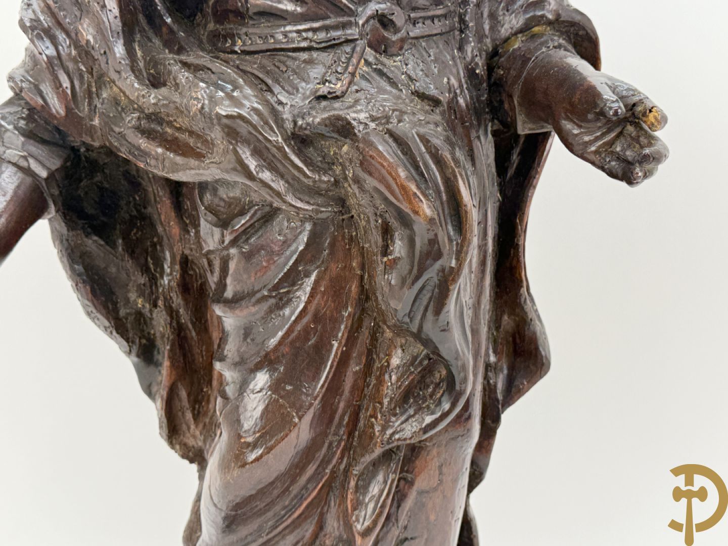 Houtgesculpteerde antieke religieuse voorstelling van evangelist, 18e