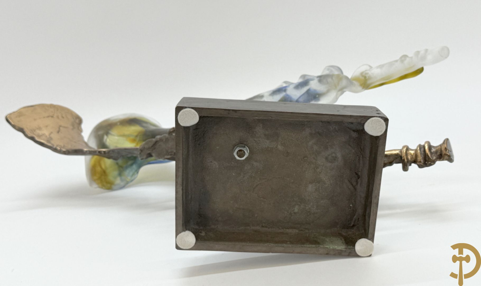 LOHE getekend - Surrealistische sculptuur met combinatie van koper en gekleurde pate de verre in de vorm van een trompet