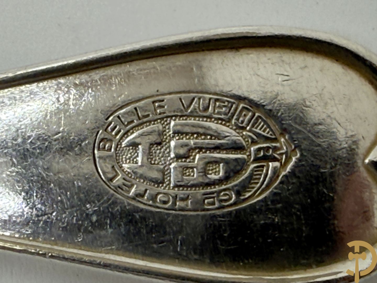 Verzilverd bestek Louis Philippe bestaande uit lepels, vorken, messen en porte couverts