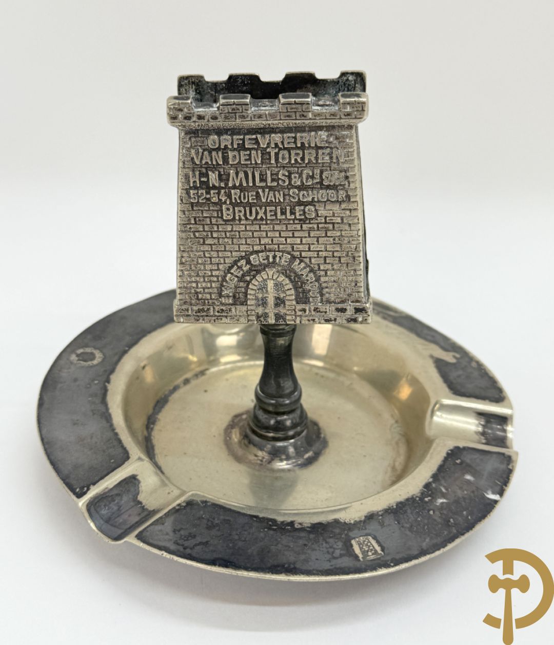 Vier luciferhouders in verzilverd metalen met reclame opschriften van Wiskeman (2 x) , Orfeverie Van Den Torren en Orfeverie L. Haut