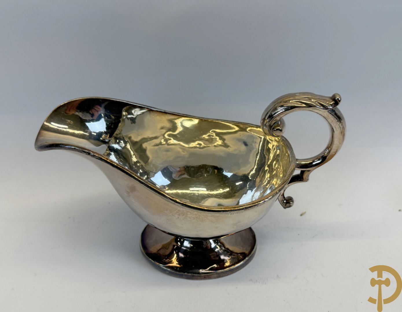 Lot verzilverde schalen, toasthouders, saucières en coupes