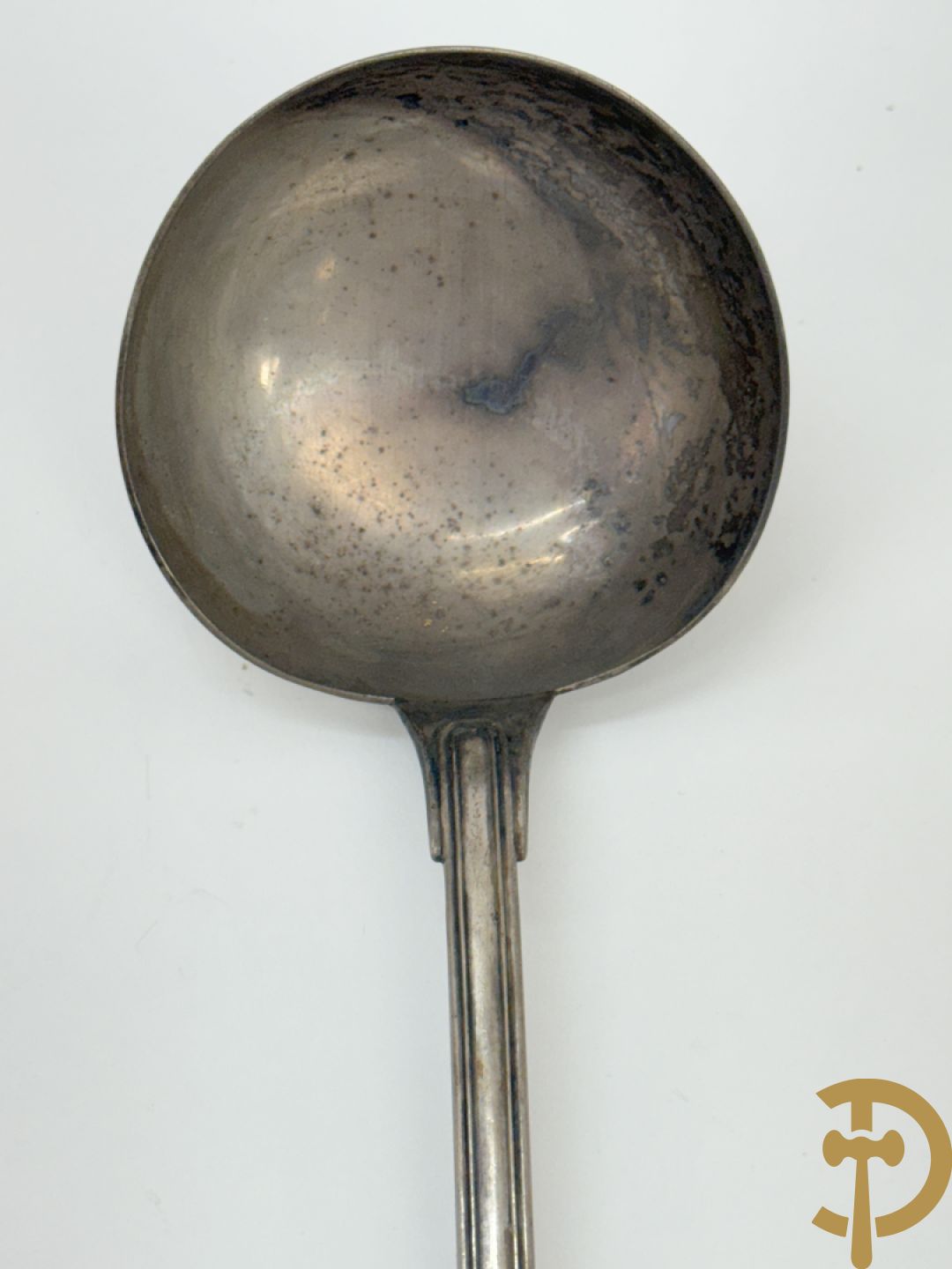 Massief zilveren bestek Louis Philippe model met initialen bestaande uit 13 soeplepels (853 gram), 9 vorken (657 gram), 3 dessertlepels (59 gram) en 1 pollepel (221 gram)