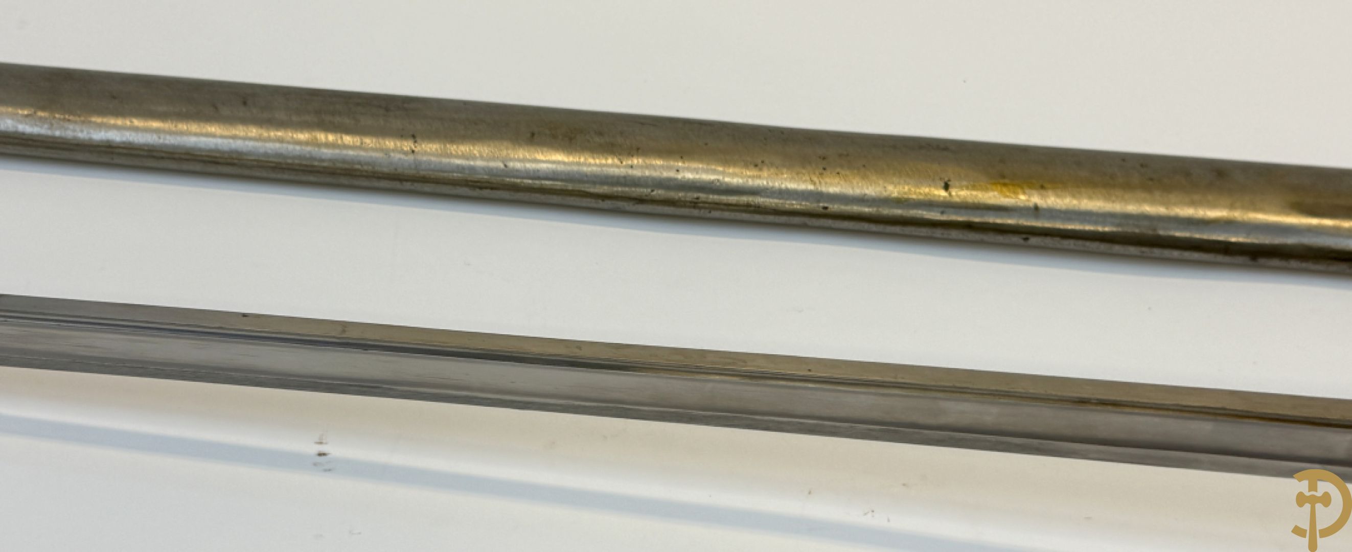 Sabel in schede van de Franse cavallerie, gemerkt op lemmet 1883