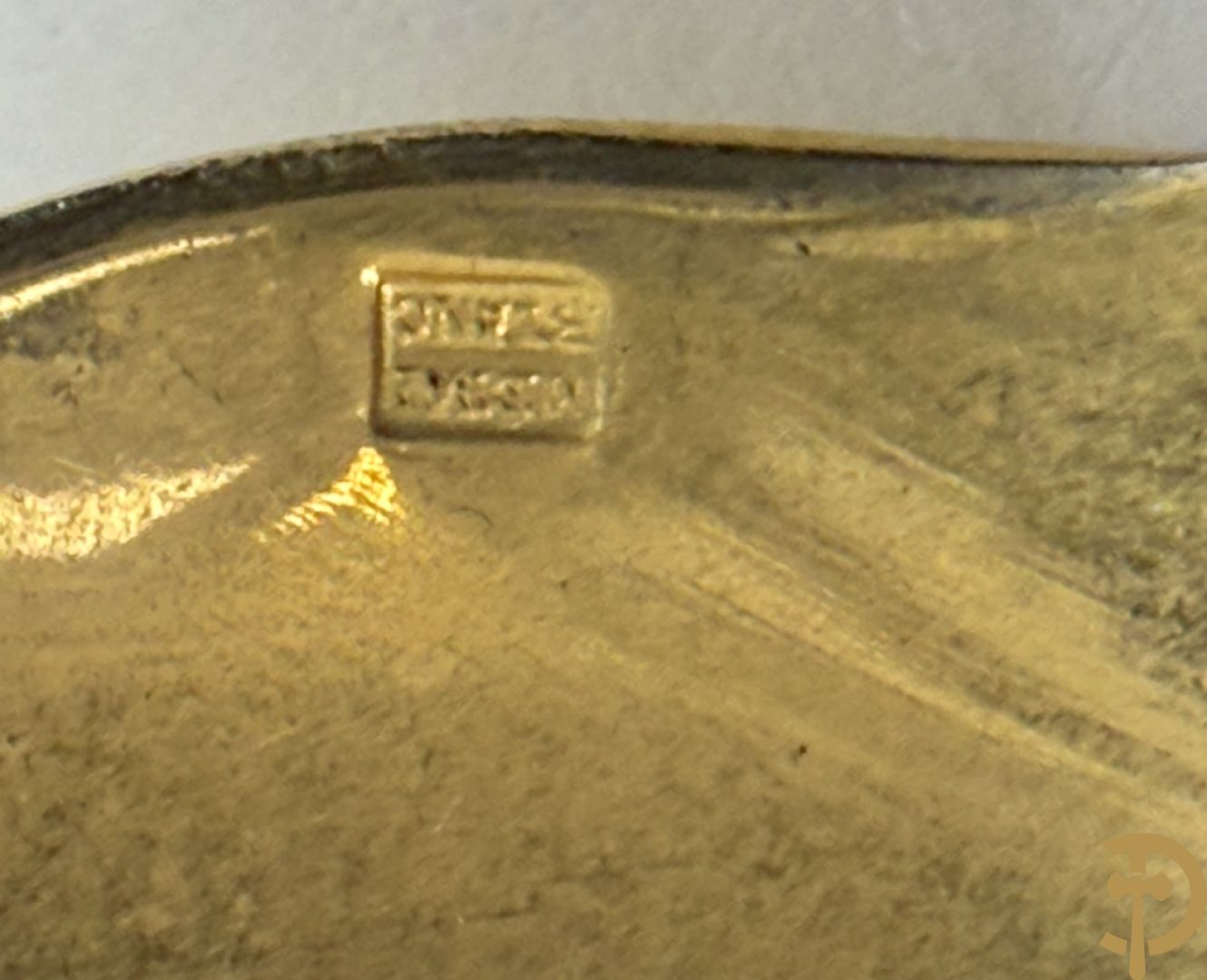 Verzameling vintage souvenirlepels met gedetailleerde steken, decoratieve emblemen en wapenschilden + vergulde lepeltjes intel 50
