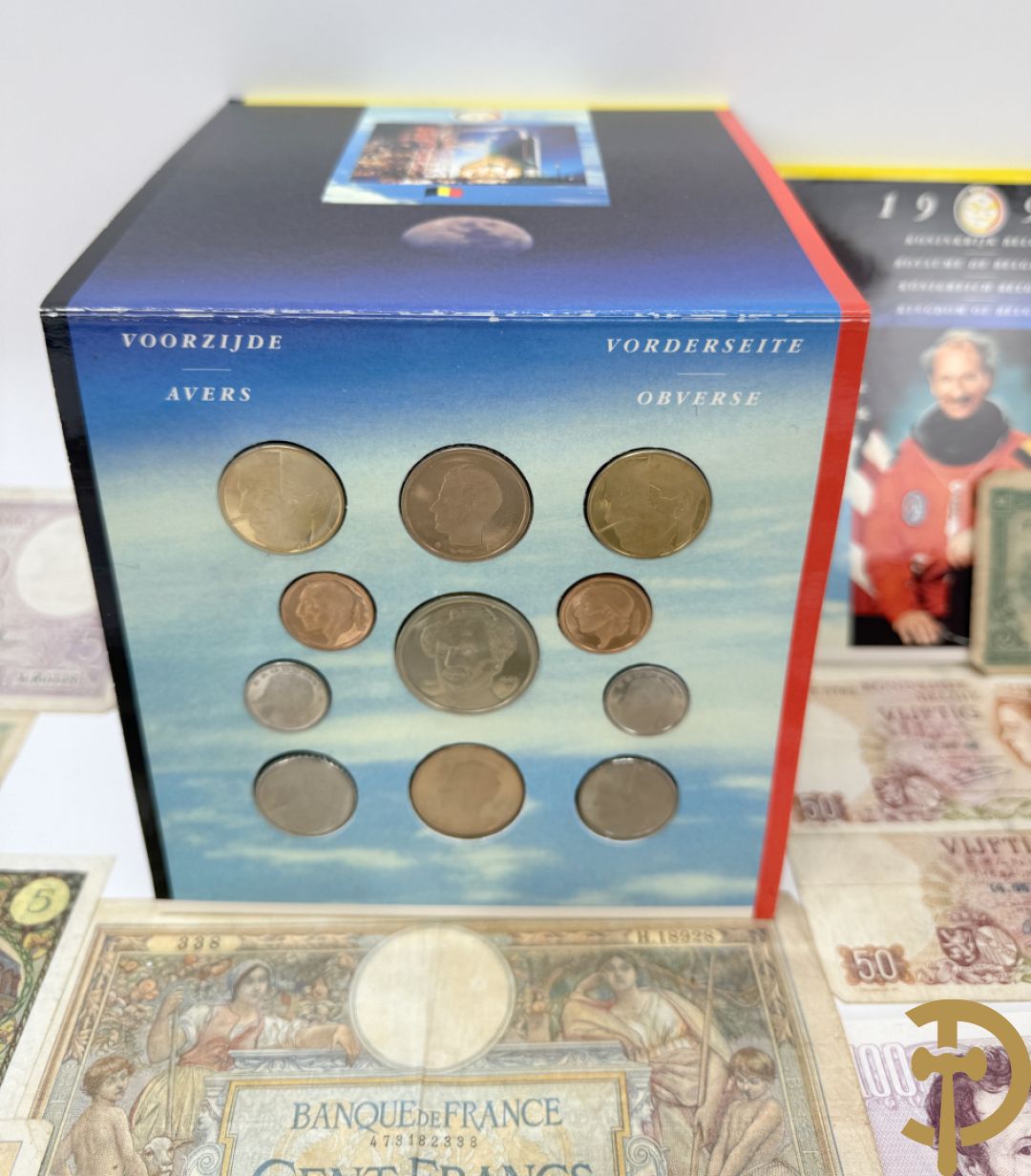 Verzameling munten Belgisch, Duits en Frans + verzamelmapje munten met Dirk Frimout uit 1992 + ingepakte eerste euro minikit + oude bankbiljetten van Frankrijk en België