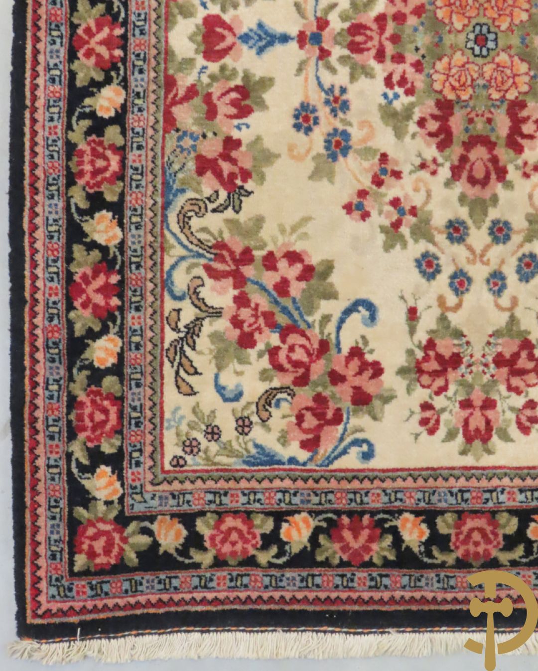 Perzische handgeknoopte loper met geometrische patronen + Perzissch handgeknoopt tapijt Senneh + Oosters handgeknoopt tapijt met bloemendecor + bidtapijtje