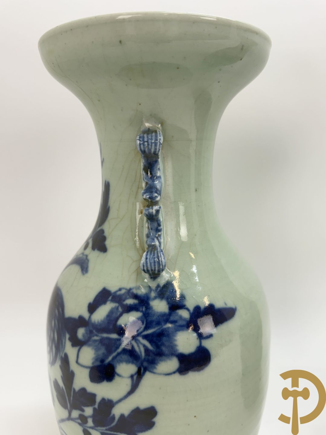 Paar Chinese porseleinen blauw/wit vazen met bloemendecor