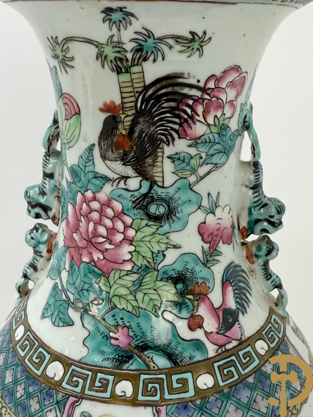 Chinese porseleinen vaas met decor van hanen en bloemen