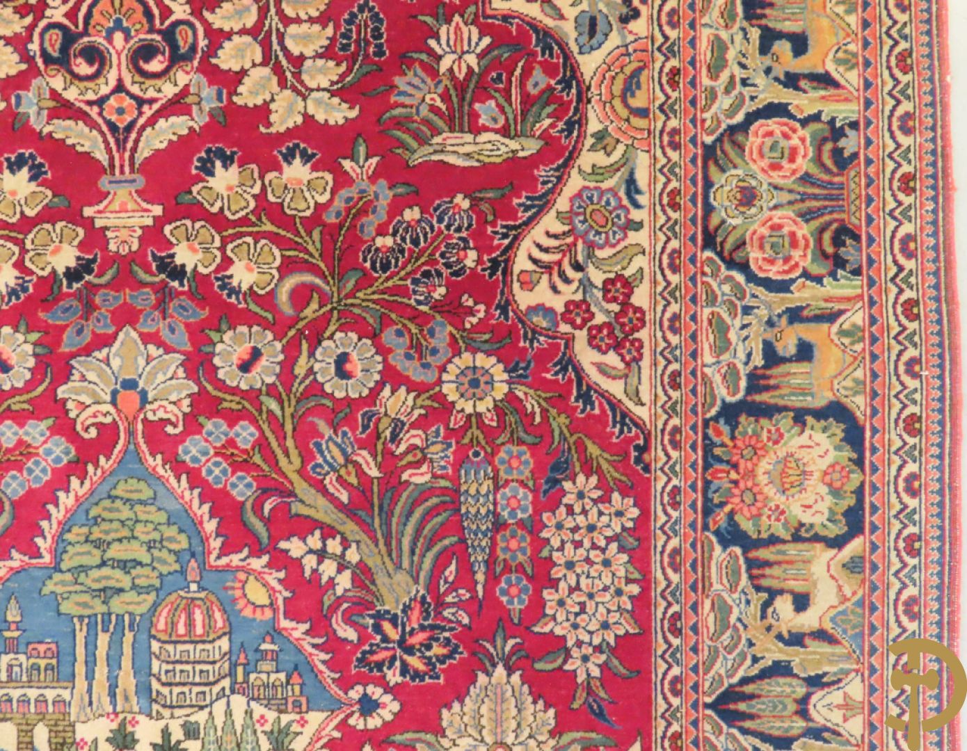 Antiek oosters handgeknoopt tapijt met gebouwen en bloemendecor