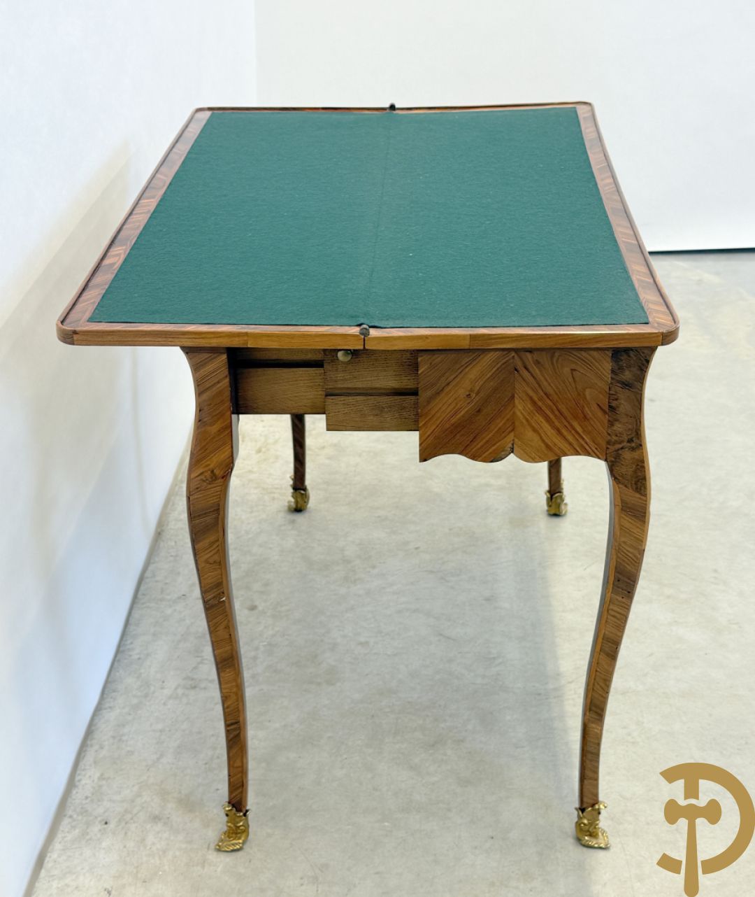 Gemarketteerd openklapbaar/kantelbare speeltafel op bronzen sabots