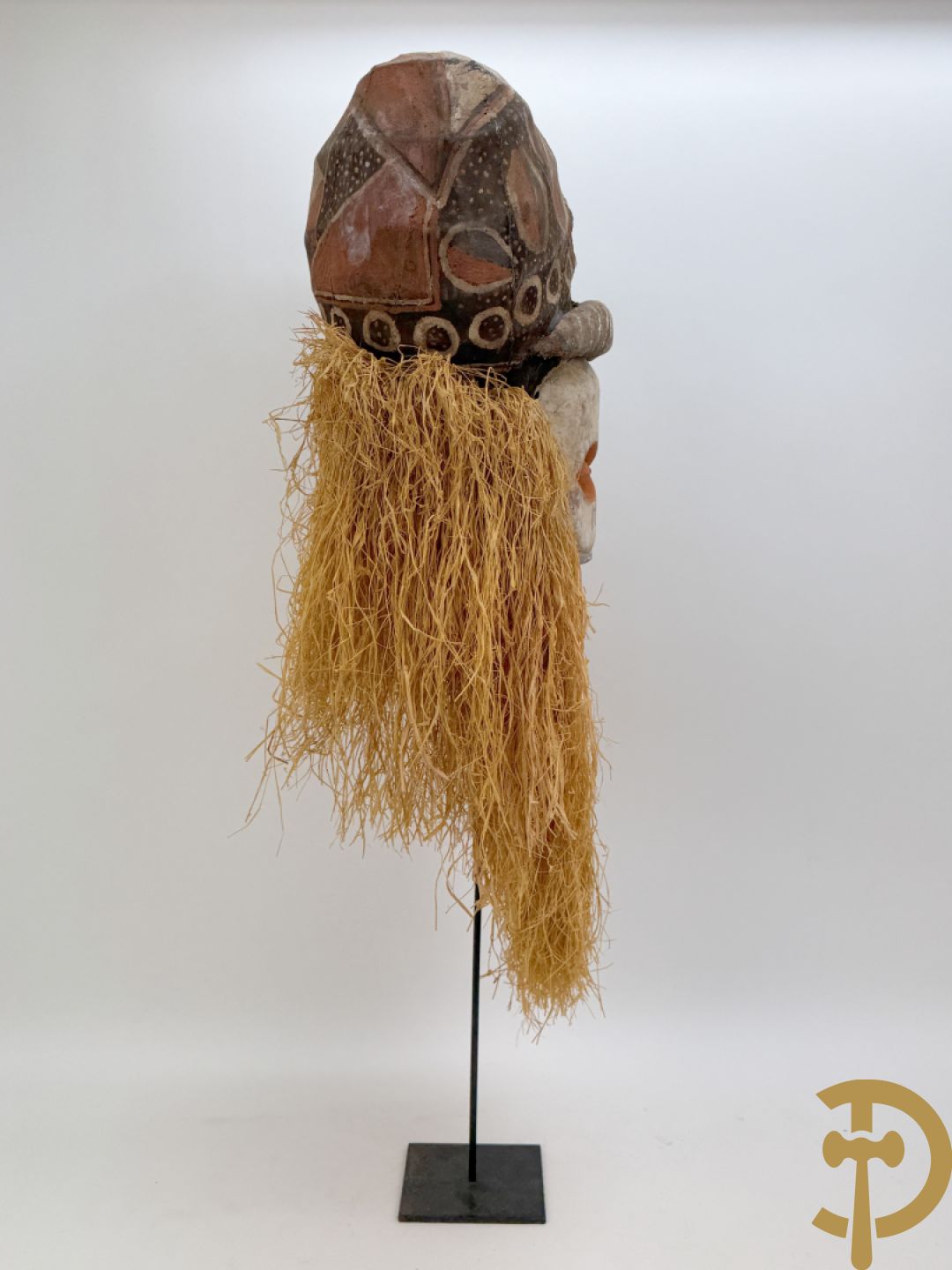 Afrikaans Yaka masker met raffia