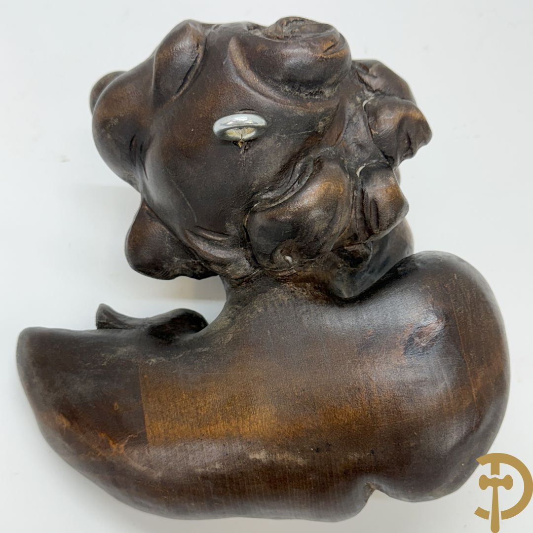 Houtsculptuur van gepolychromeerd engelenhoofd + engelenhoofd + sculptuur van accanthusrank