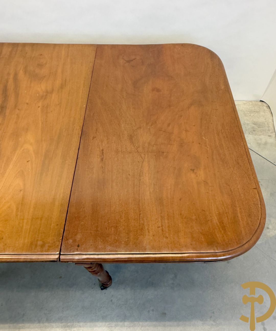 Engelse mahoniehouten tafel op 8 ballusterpoten (met 2 verlengstukken)