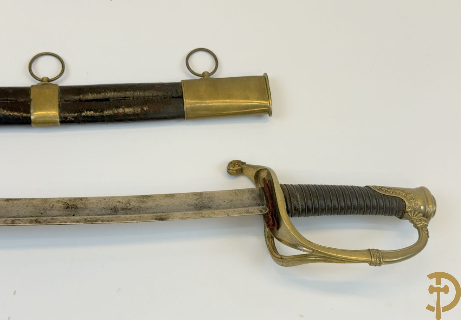 Franse infanterie sabel in lederen schede