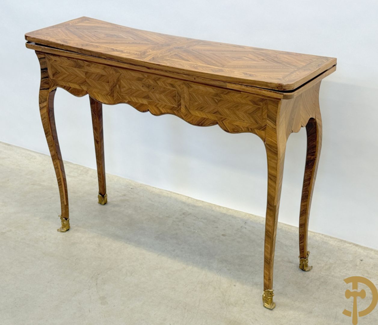 Gemarketteerd openklapbaar/kantelbare speeltafel op bronzen sabots