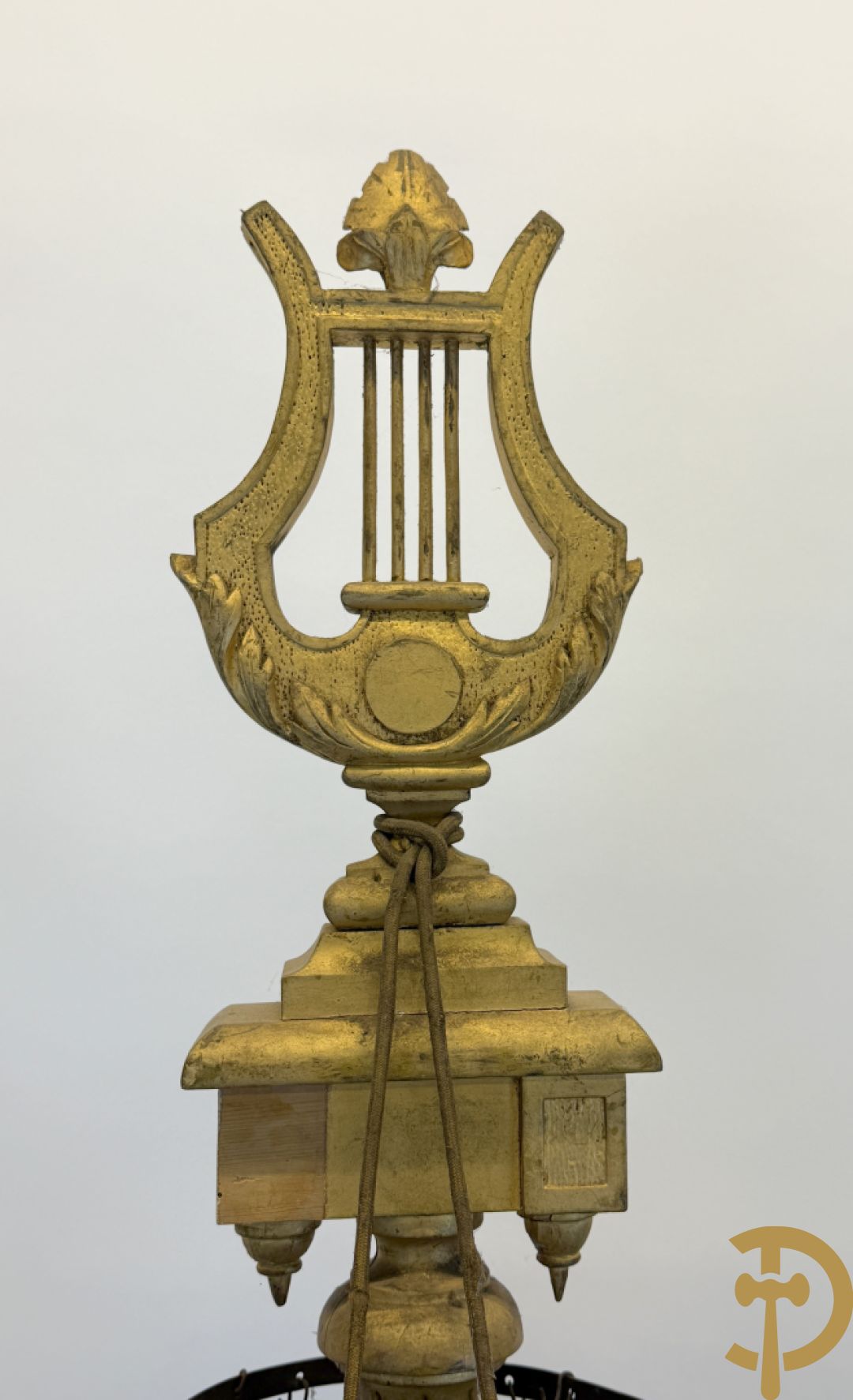 Vaandel van de muziekharmonie met goudbrocaat 