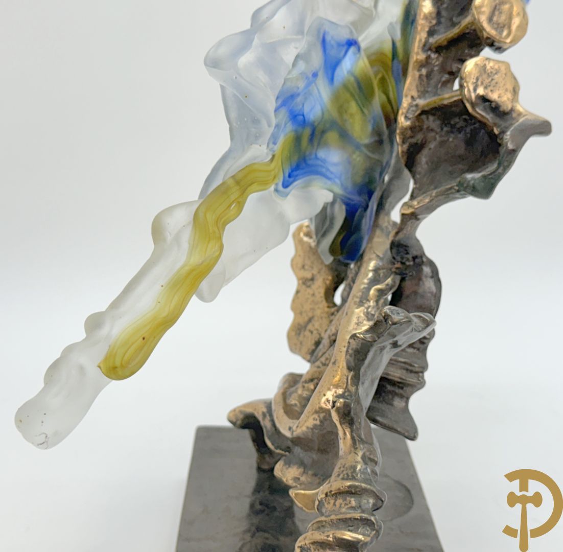 LOHE getekend - Surrealistische sculptuur met combinatie van koper en gekleurde pate de verre in de vorm van een trompet