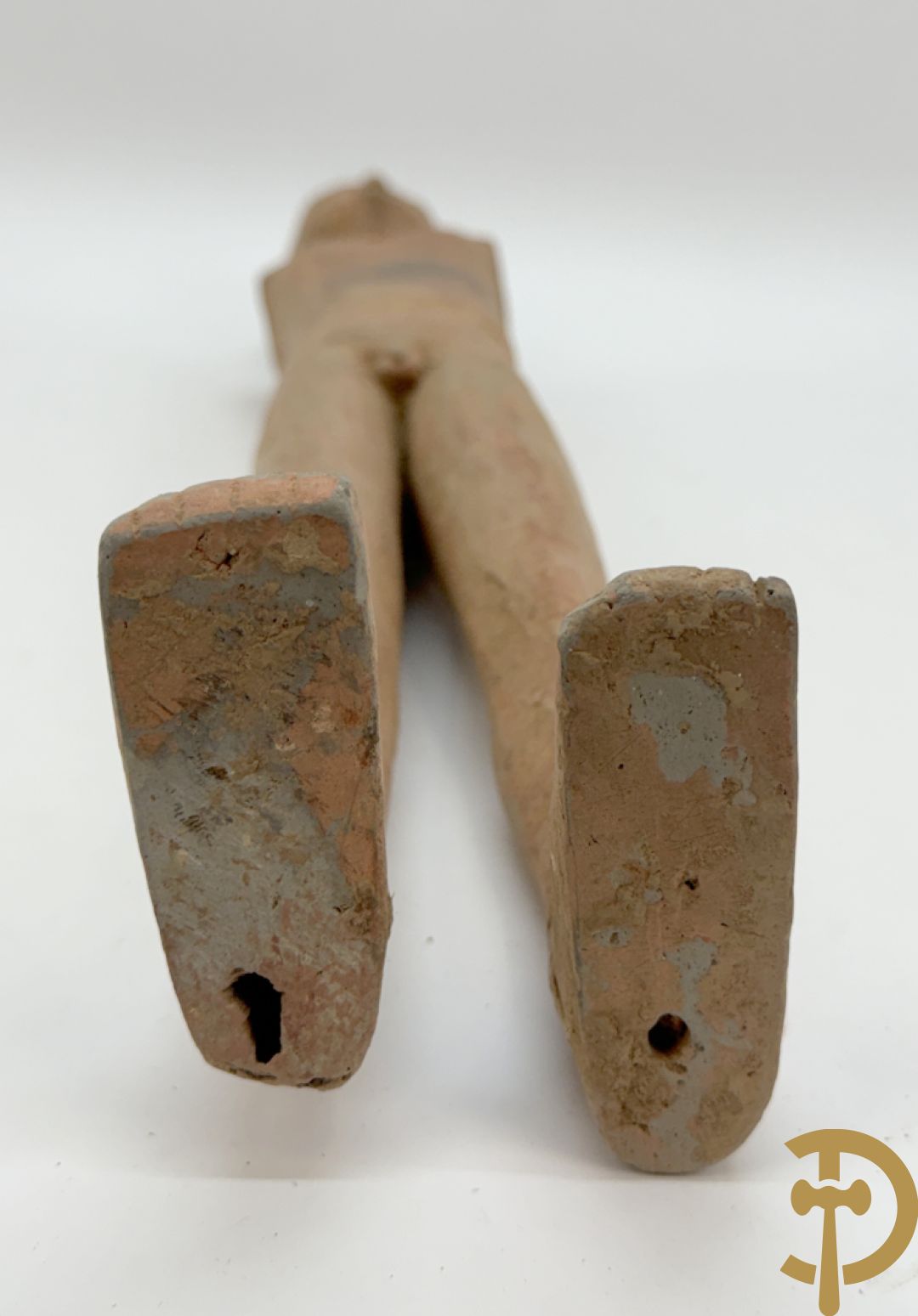 Terra cotta figuur van een Chinese staande man, Han dynastie, tussen 202 voor Christus en 240 na Christus, grafvondst uit Xian bij aanleg van de luchthaven