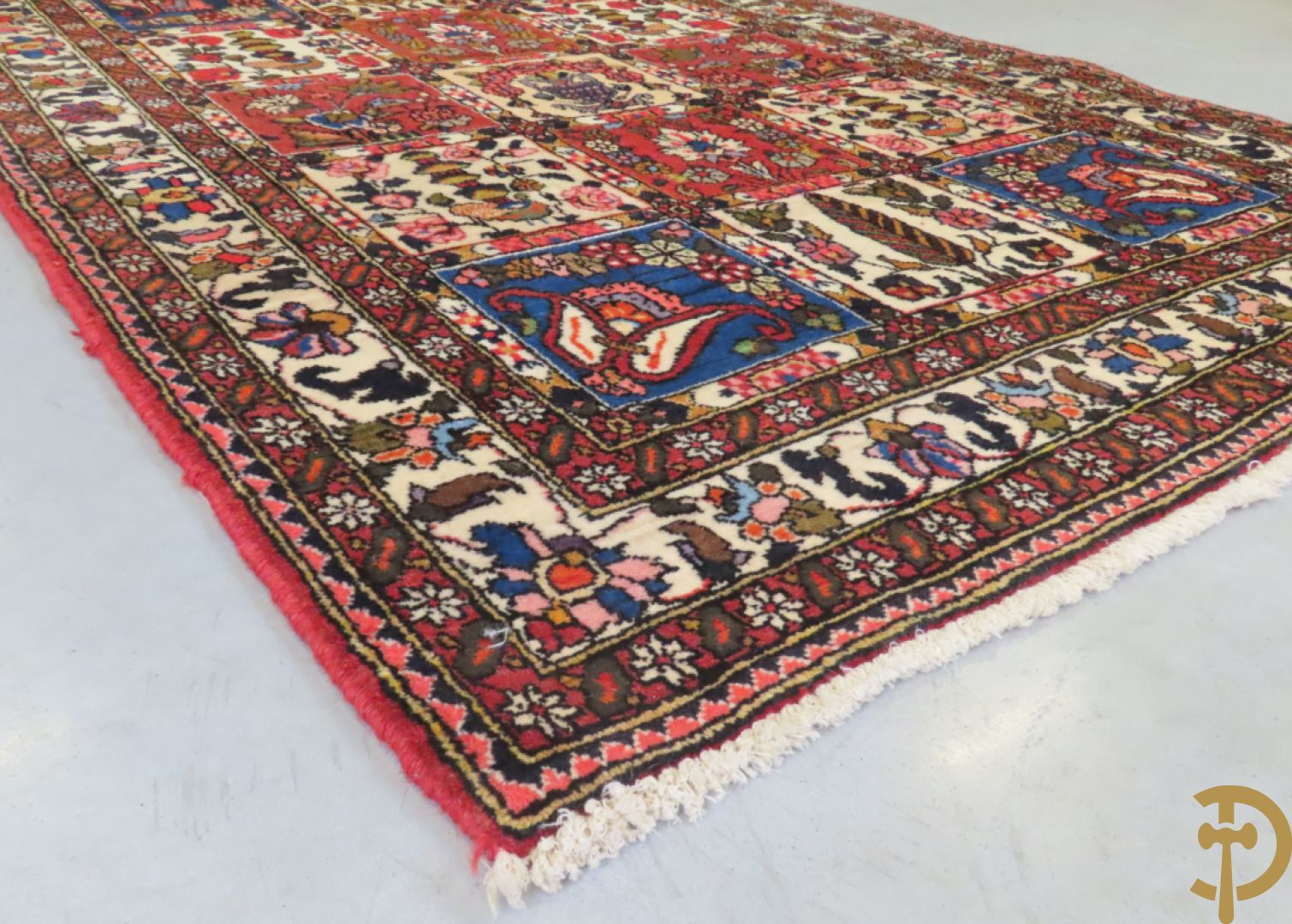 Iranees handgeknoopt tapijt met patronen + Iranees handgeknoopt tapijt Hamadan